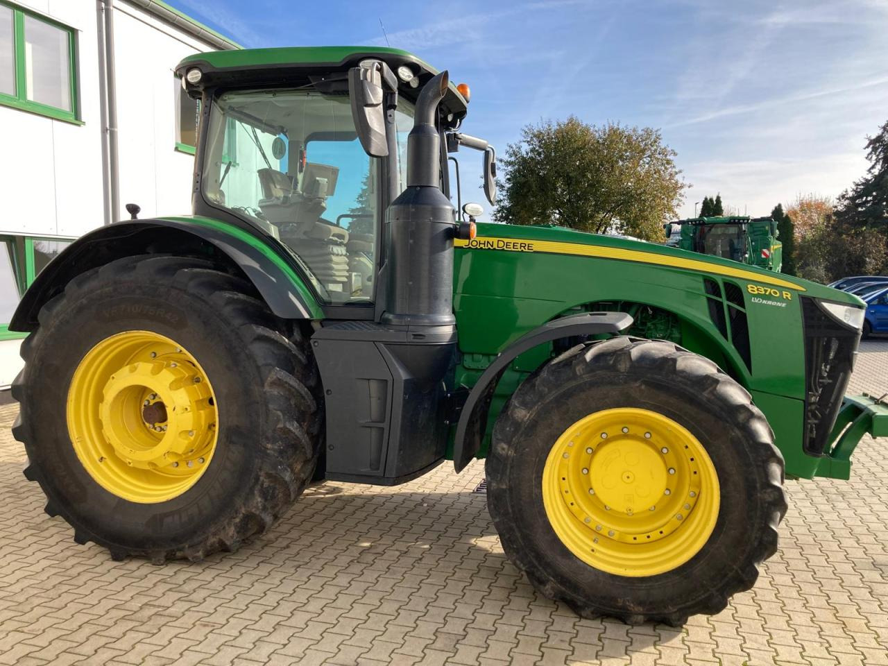 John Deere 8370R - Farm tractor: picture 4 John Deere 8370R - Farm tractor: picture 4