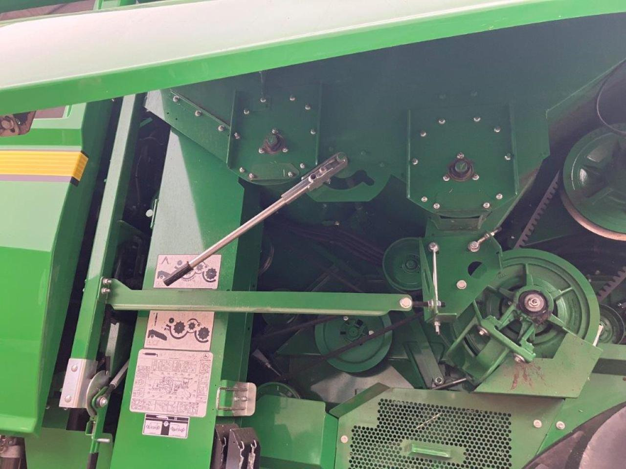 Combine harvester John Deere T560: picture 11