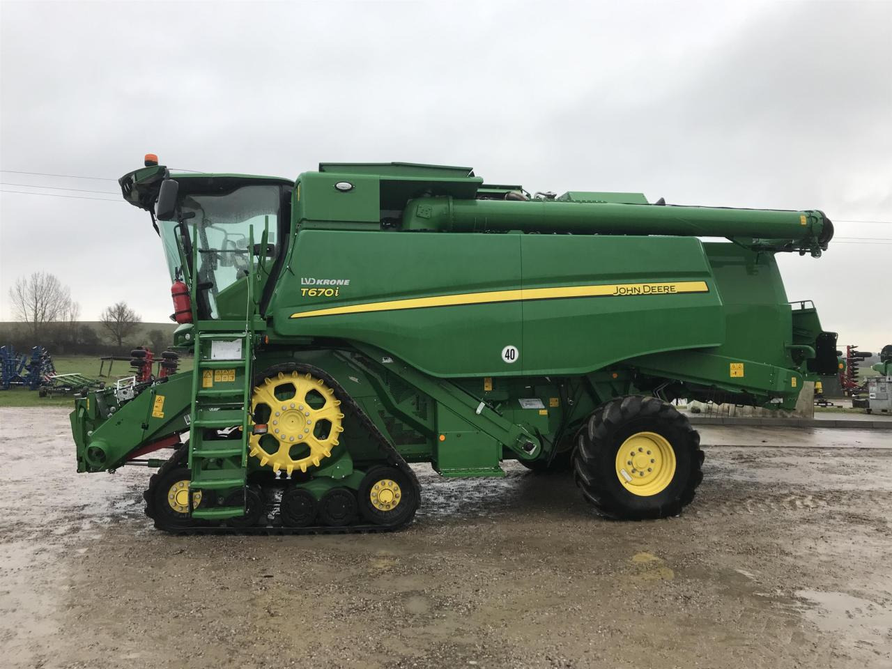 John Deere T670 - Combine harvester: picture 1 John Deere T670 - Combine harvester: picture 1