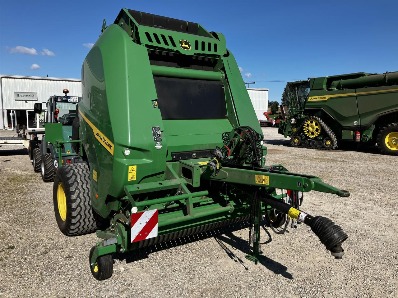 John Deere V461M MaxiCut HC13 - Round baler: picture 1 John Deere V461M MaxiCut HC13 - Round baler: picture 1