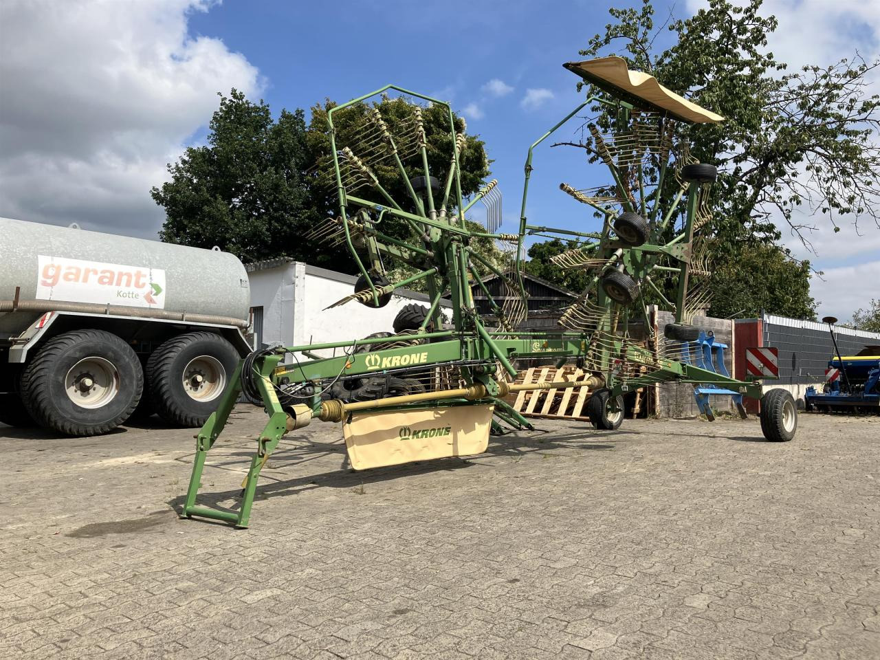 Krone SWADRO 810 - Tedder/ Rake: picture 1 Krone SWADRO 810 - Tedder/ Rake: picture 1