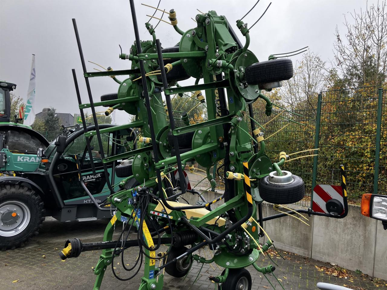 Krone Vendro 1020 - Tedder/ Rake: picture 2 Krone Vendro 1020 - Tedder/ Rake: picture 2