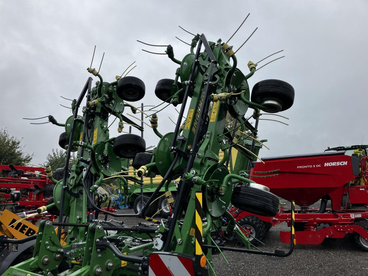 Krone Vendro T 1020 - Tedder/ Rake: picture 3 Krone Vendro T 1020 - Tedder/ Rake: picture 3