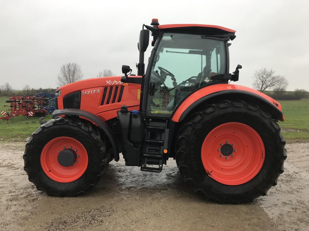 Farm tractor Kubota M7173: picture 1