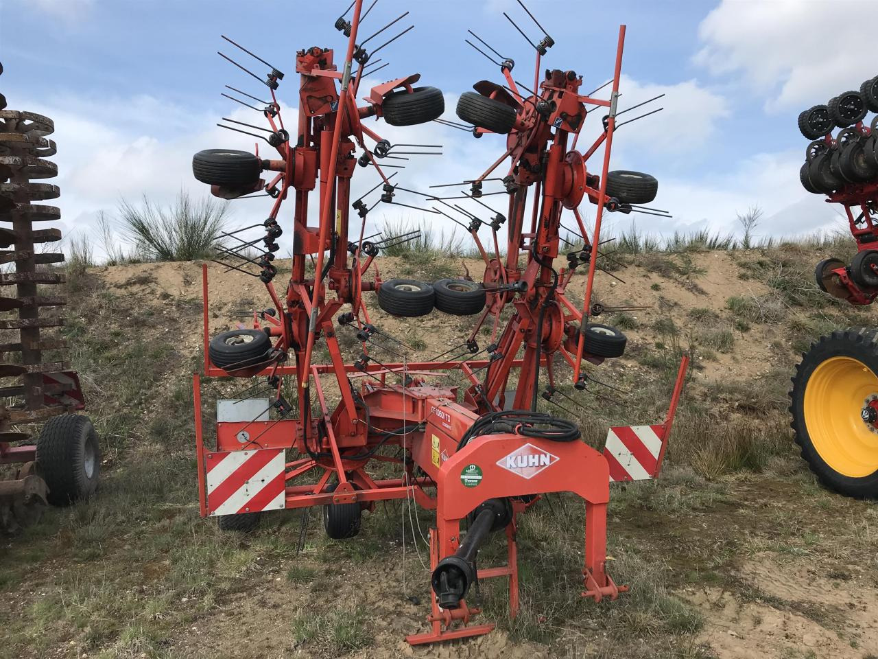 Kuhn GF 10601TO - Tedder/ Rake: picture 1 Kuhn GF 10601TO - Tedder/ Rake: picture 1