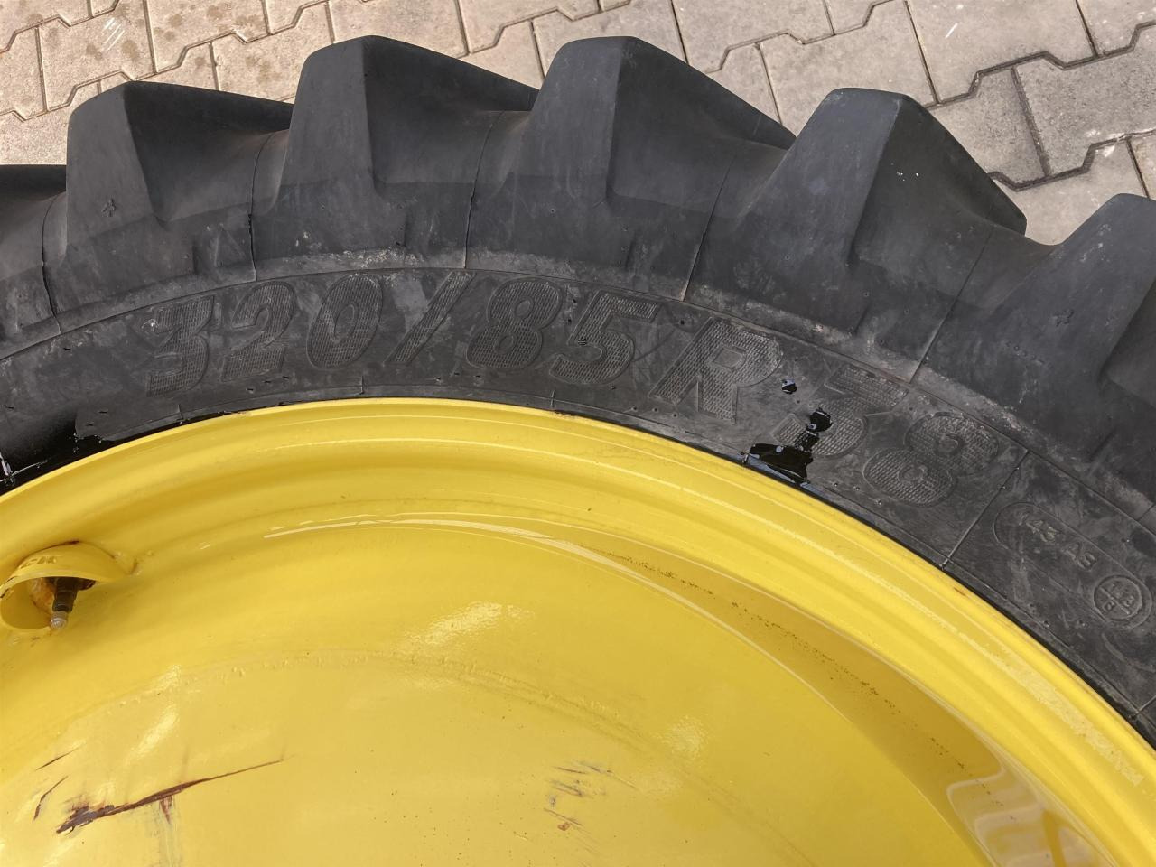 Michelin 320/85R38 - Tire for Agricultural machinery: picture 3 Michelin 320/85R38 - Tire for Agricultural machinery: picture 3