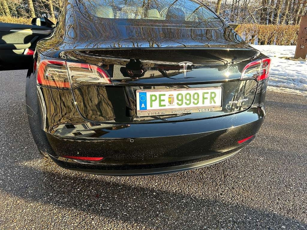 Tesla Model 3 Long Range - Car: picture 4 Tesla Model 3 Long Range - Car: picture 4