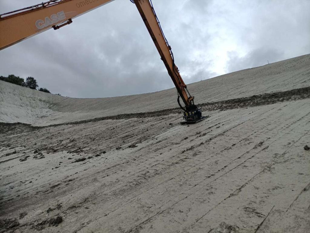 CM CM Crusher PV 60.100 - Vibratory plate: picture 2 CM CM Crusher PV 60.100 - Vibratory plate: picture 2