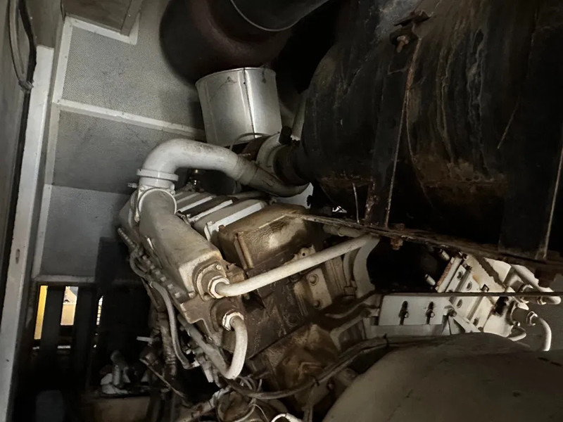 Generator set Cummins KTA 38 G5 Leroy Somer 1000 kVA Silent generatorset in container: picture 11 Generator set Cummins KTA 38 G5 Leroy Somer 1000 kVA Silent generatorset in container: picture 11