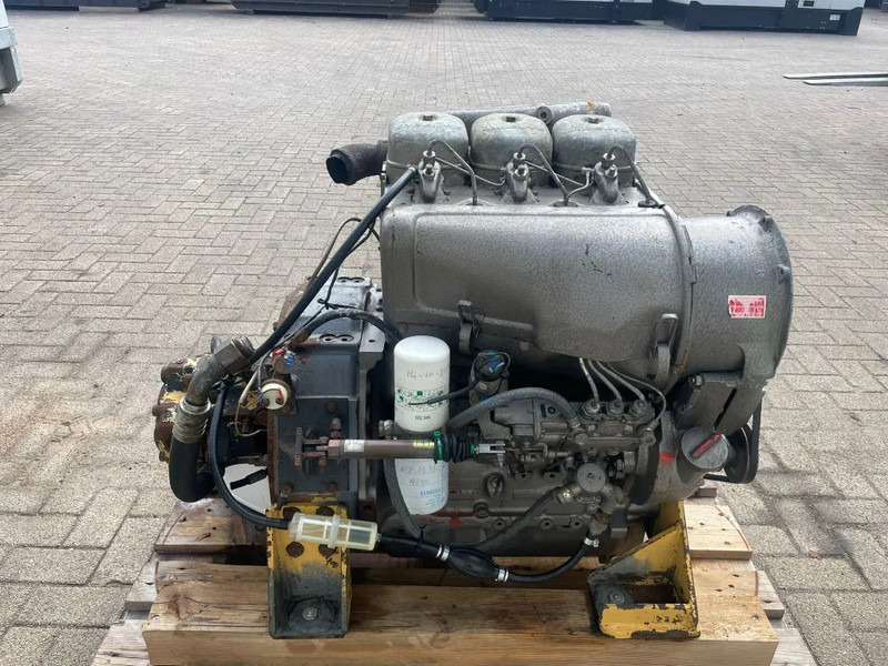 Deutz F3L 912 Motor 3 cilinder 38 kW 52 PK Diesel Motor - Engine for Material handling equipment: picture 1 Deutz F3L 912 Motor 3 cilinder 38 kW 52 PK Diesel Motor - Engine for Material handling equipment: picture 1