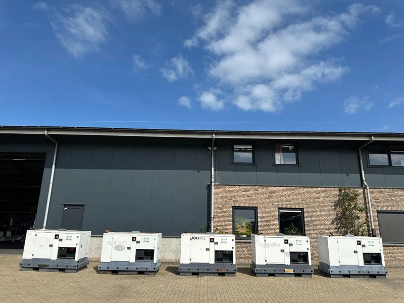 Iveco FPT F32 AM1A Leroy Somer 32 kVA Silent generatorset 129 hours ! - Generator set: picture 2 Iveco FPT F32 AM1A Leroy Somer 32 kVA Silent generatorset 129 hours ! - Generator set: picture 2