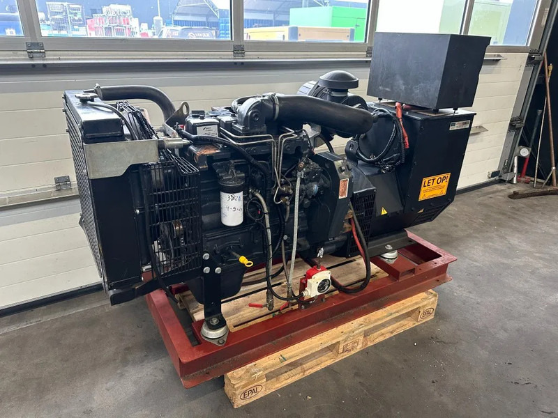 Iveco FPT NEF45 AM1A S500 Stamford 71.5 kVA generatorset - Generator set: picture 3 Iveco FPT NEF45 AM1A S500 Stamford 71.5 kVA generatorset - Generator set: picture 3