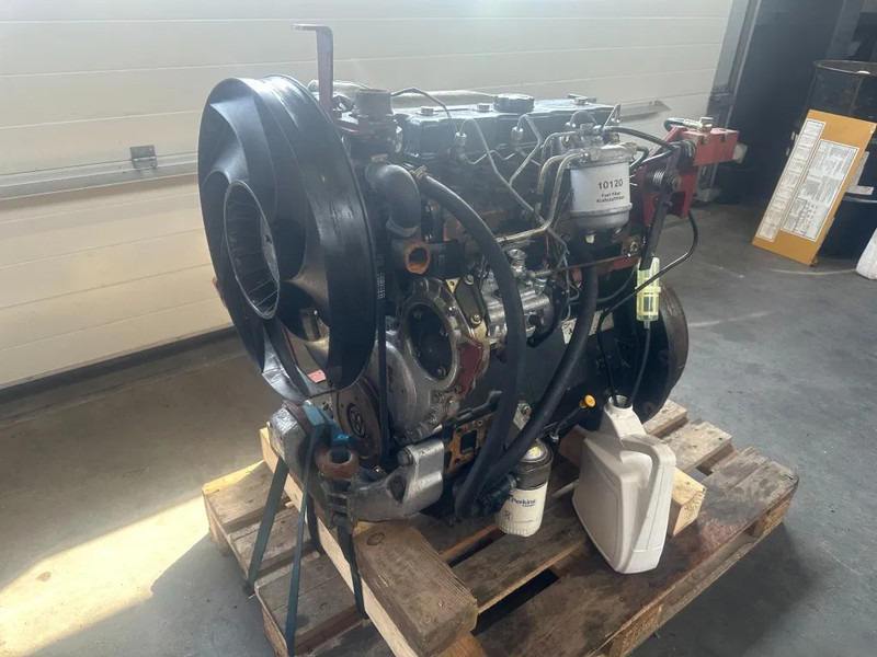 Perkins 1004-40 Diesel Engine 4 cilinder 65 PK Motor t.b.v Linde Heftruck - Engine for Material handling equipment: picture 5 Perkins 1004-40 Diesel Engine 4 cilinder 65 PK Motor t.b.v Linde Heftruck - Engine for Material handling equipment: picture 5