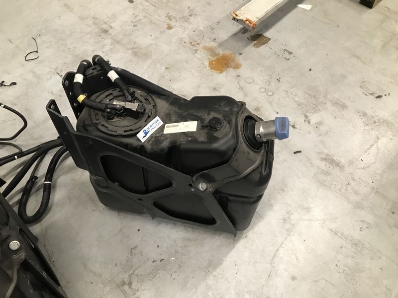 Mercedes-Benz Ad-blue tank met vlotter en steun - AdBlue tank for Truck: picture 4 Mercedes-Benz Ad-blue tank met vlotter en steun - AdBlue tank for Truck: picture 4