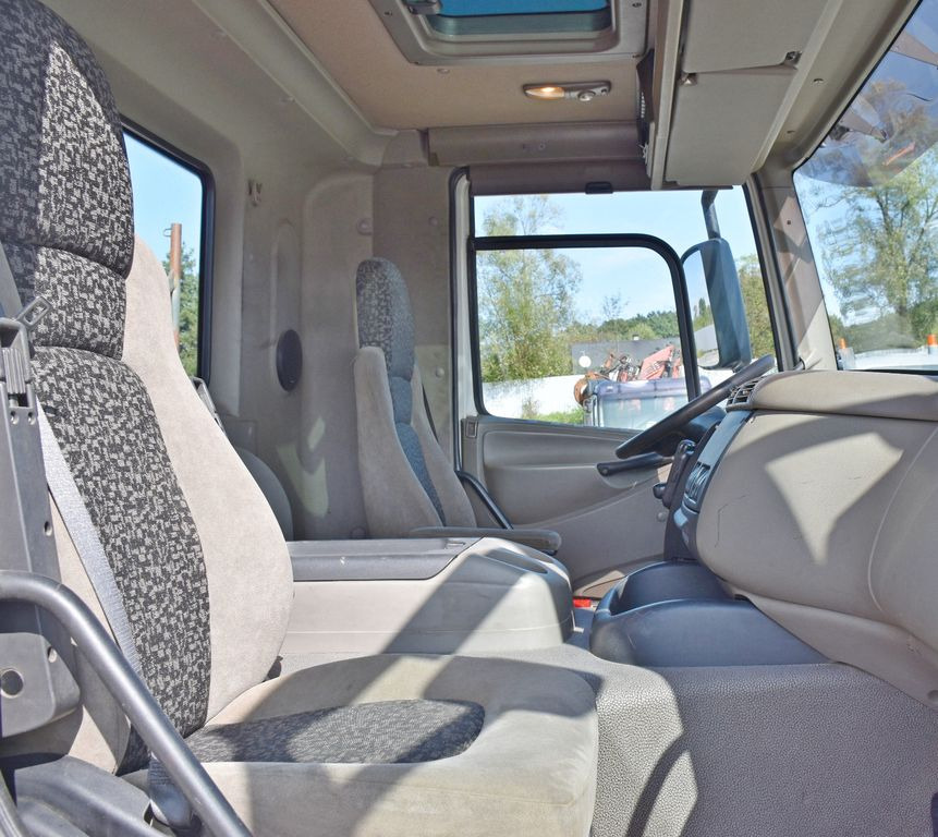 Interior photo 1: Tipper, Crane truck DAF CF 75.310 Kipper 4,30 m + KRAN * TOPZUSTAND DAF CF 75.310 Kipper 4,30 m + KRAN * TOPZUSTAND