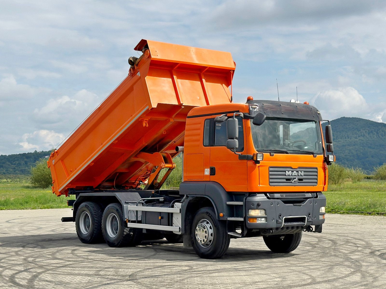 MAN TGA 33.440 * KIPPER 5,10 m + BORDMATIC / 6x4*TOP - Tipper, Crane truck: picture 1 MAN TGA 33.440 * KIPPER 5,10 m + BORDMATIC / 6x4*TOP - Tipper, Crane truck: picture 1