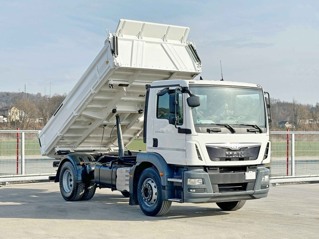 MAN TGM 18.290* Kipper 4,60 m * TOPZUSTAND - Tipper, Crane truck: picture 1 MAN TGM 18.290* Kipper 4,60 m * TOPZUSTAND - Tipper, Crane truck: picture 1