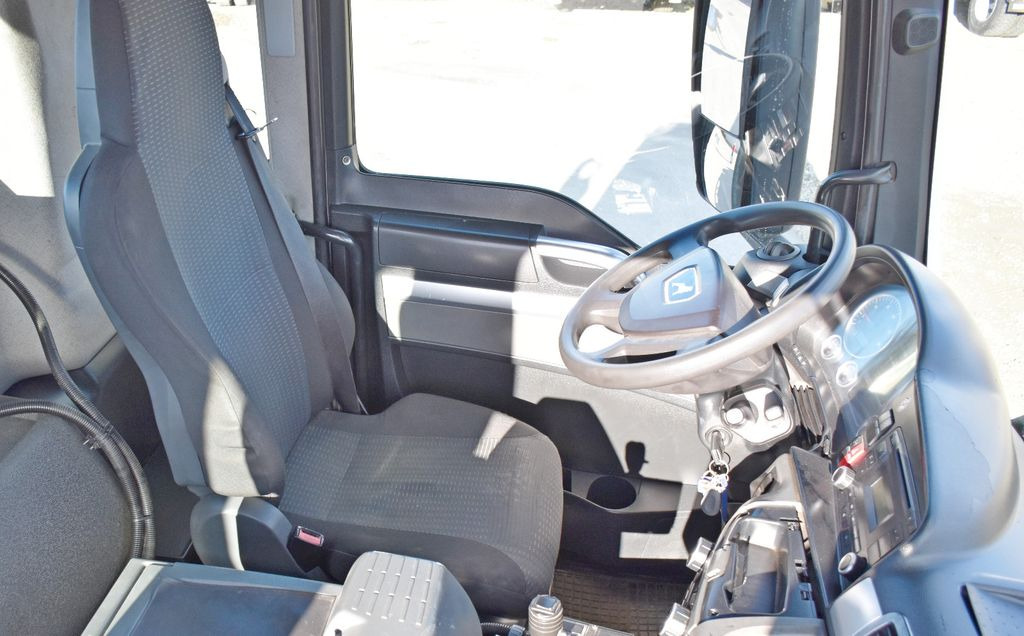 Hook lift truck MAN TGS 18.320 Abrollkipper * Top Zustand! MAN TGS 18.320 Abrollkipper * Top Zustand!: picture 9 Hook lift truck MAN TGS 18.320 Abrollkipper * Top Zustand! MAN TGS 18.320 Abrollkipper * Top Zustand!: picture 9