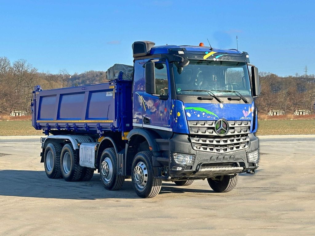 Mercedes-Benz AROCS 3243 * KIPPER 5,70 m * 8x4 * TOPZUSTAND - Tipper, Crane truck: picture 1 Mercedes-Benz AROCS 3243 * KIPPER 5,70 m * 8x4 * TOPZUSTAND - Tipper, Crane truck: picture 1