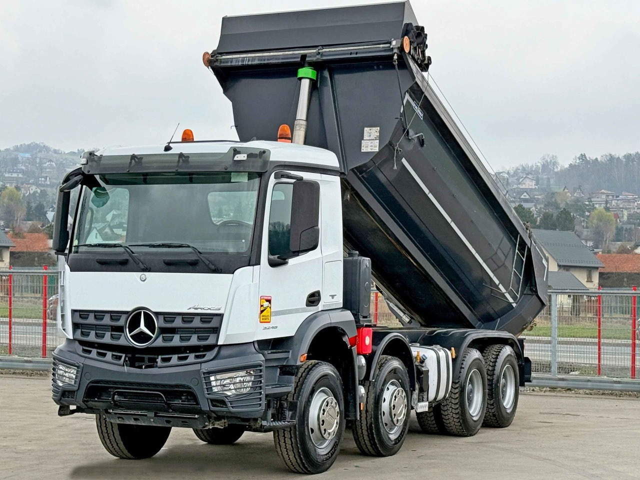 Mercedes-Benz AROCS 3246* KIPPER / 8x4 * TOPZUSTAND - Tipper: picture 3 Mercedes-Benz AROCS 3246* KIPPER / 8x4 * TOPZUSTAND - Tipper: picture 3