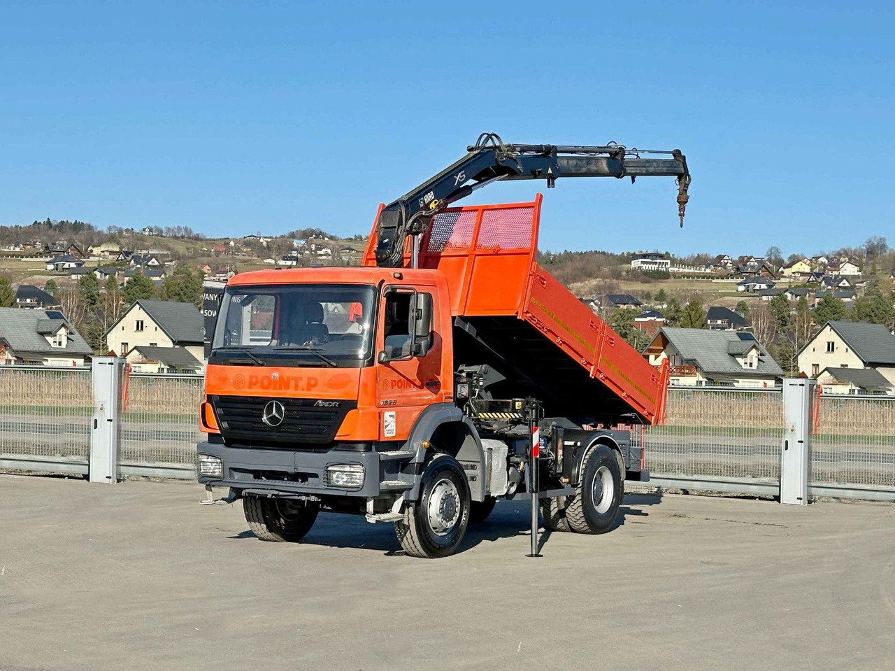 Mercedes-Benz AXOR 1829 * HIAB 1111 HIDUO + FUNK * TOP * 4x4 - Tipper, Crane truck: picture 2 Mercedes-Benz AXOR 1829 * HIAB 1111 HIDUO + FUNK * TOP * 4x4 - Tipper, Crane truck: picture 2