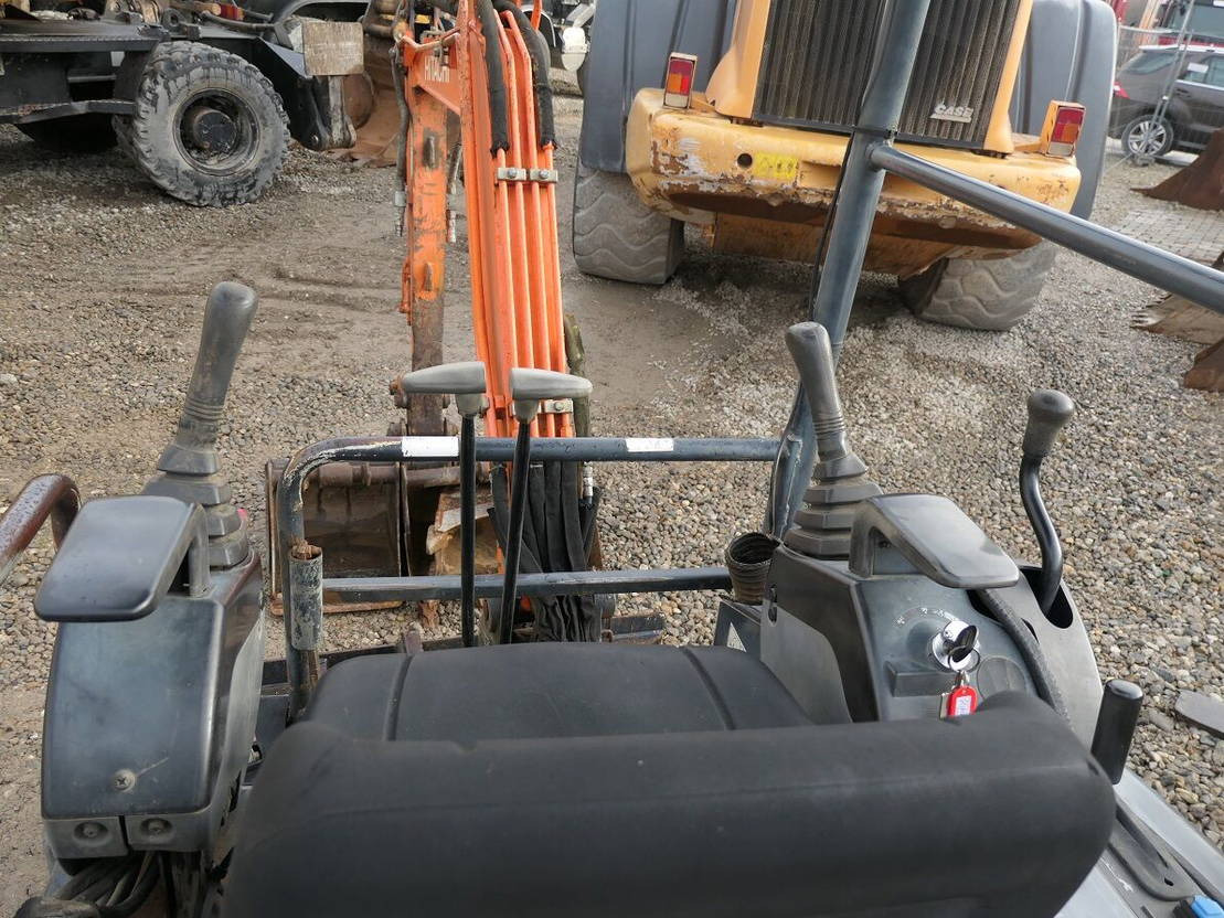 Mini excavator Hitachi ZX17 U-2: picture 8
