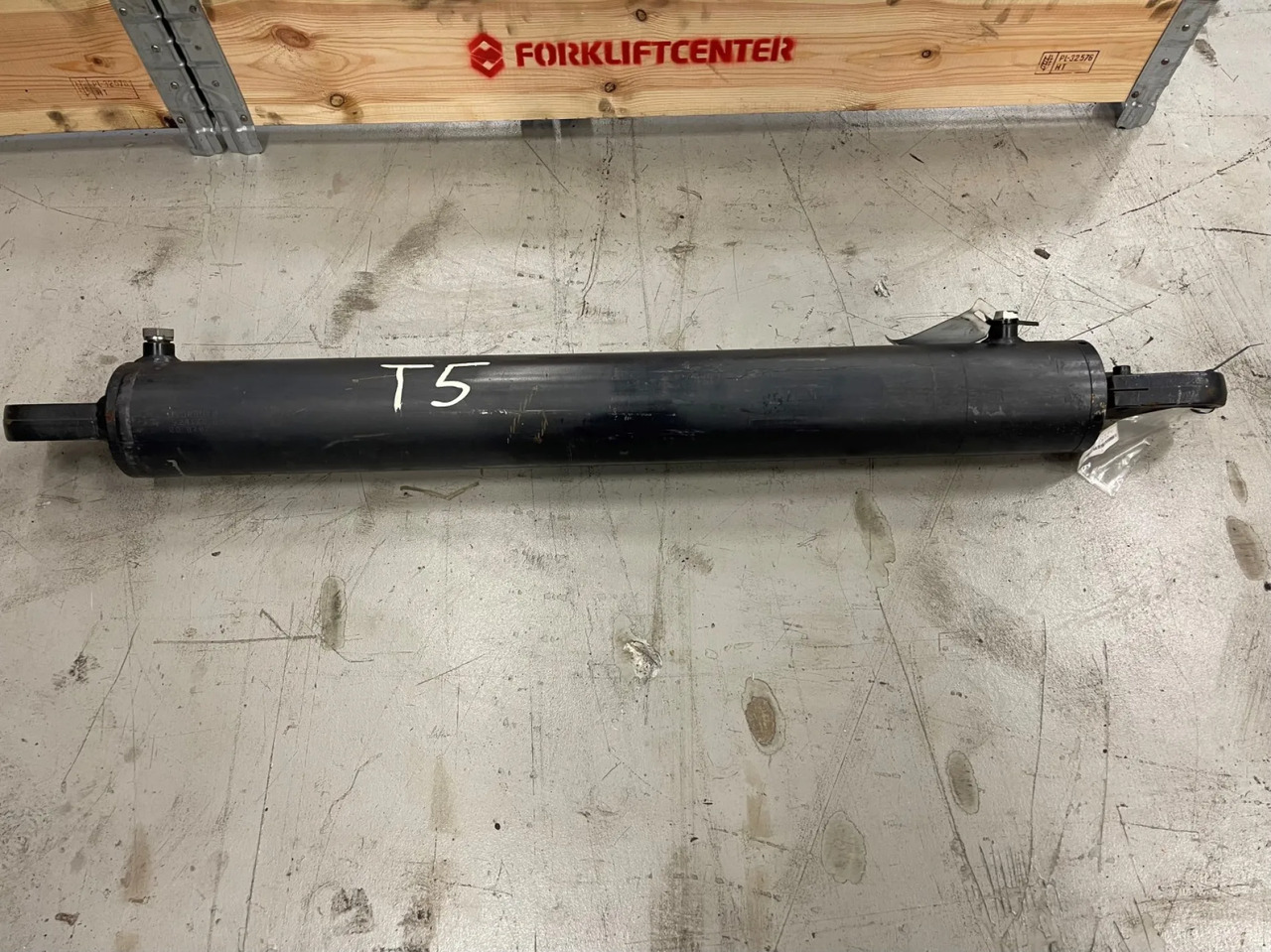 Hydraulic cylinder for Material handling equipment - Kalmar Cylinder, side shift OEM 924173.0001: picture 1