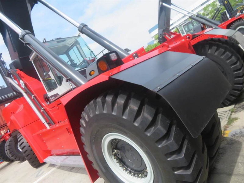 Kalmar DRU450-62S5 - Reach stacker: picture 4 Kalmar DRU450-62S5 - Reach stacker: picture 4