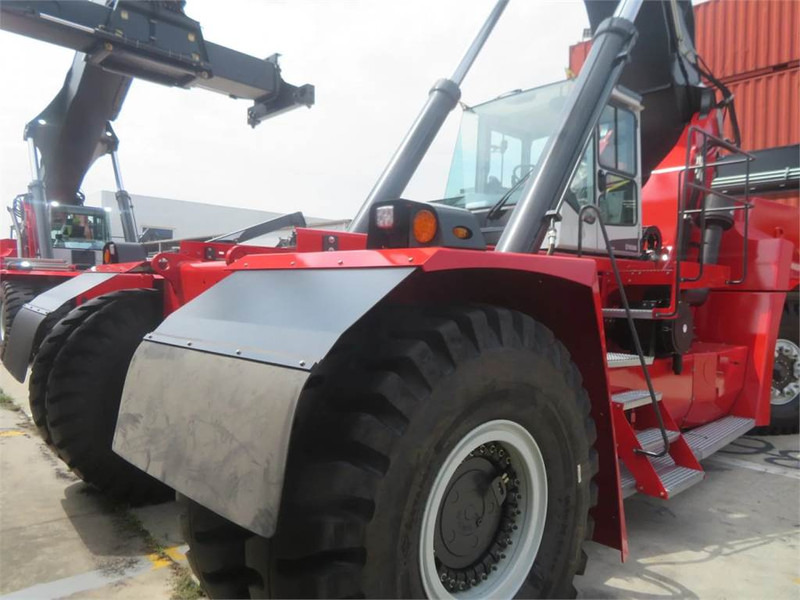 Kalmar DRU450-62S5 - Reach stacker: picture 3 Kalmar DRU450-62S5 - Reach stacker: picture 3
