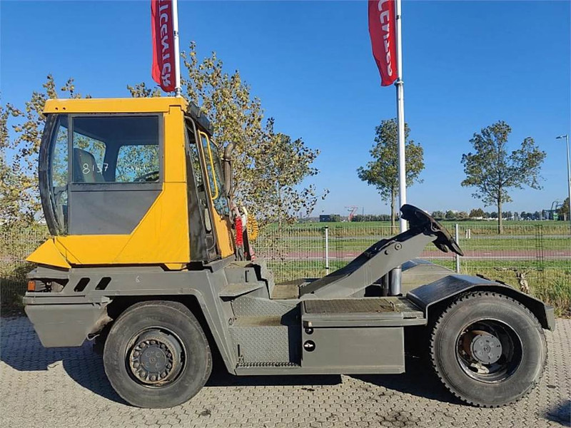 Terberg RT222 4x4 - Terminal tractor: picture 3 Terberg RT222 4x4 - Terminal tractor: picture 3