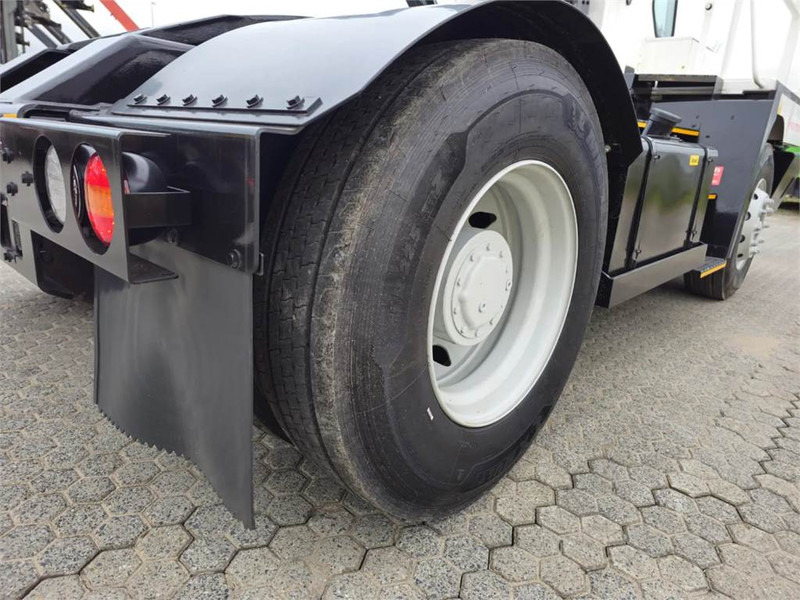 Terminal tractor Terberg YT220: picture 10