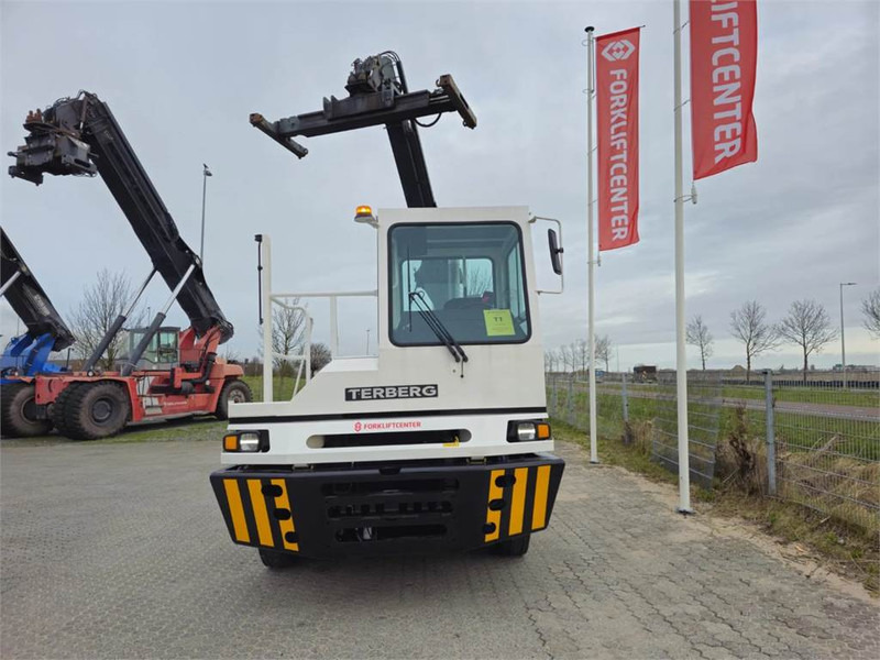 Terberg YT220 - Terminal tractor: picture 5 Terberg YT220 - Terminal tractor: picture 5
