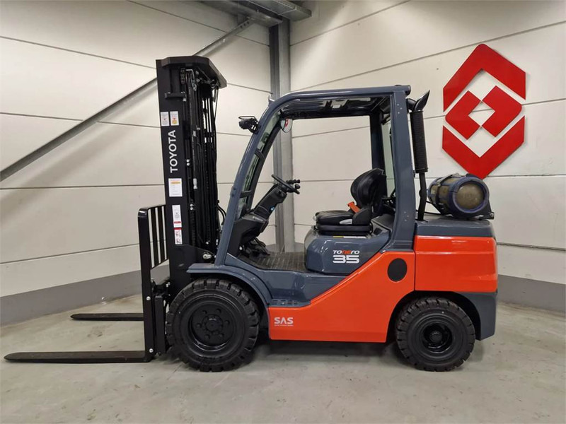 Toyota 02-8FGJF35 - LPG forklift: picture 2 Toyota 02-8FGJF35 - LPG forklift: picture 2