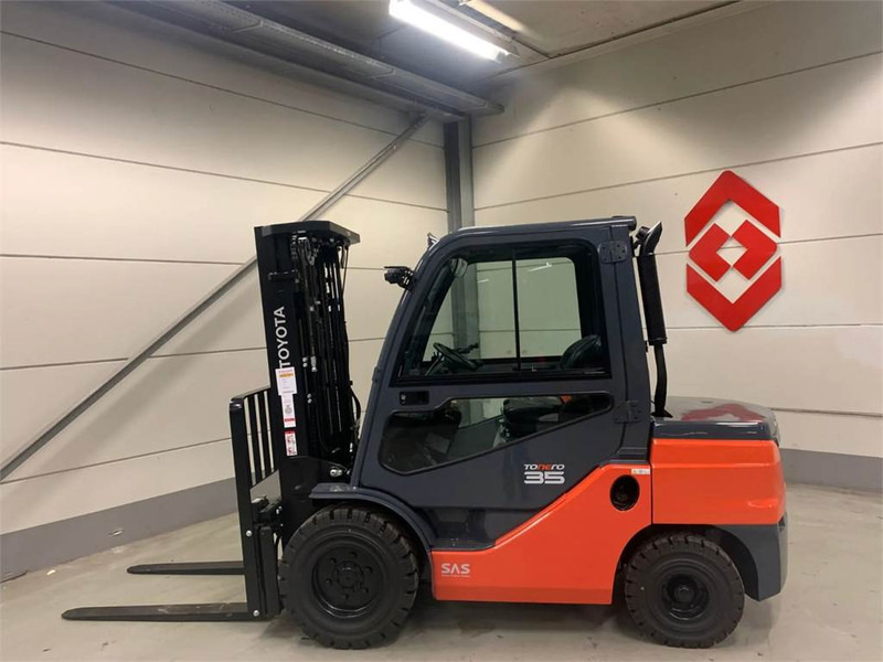 Toyota 52-8FDJF35 - Diesel forklift: picture 2 Toyota 52-8FDJF35 - Diesel forklift: picture 2
