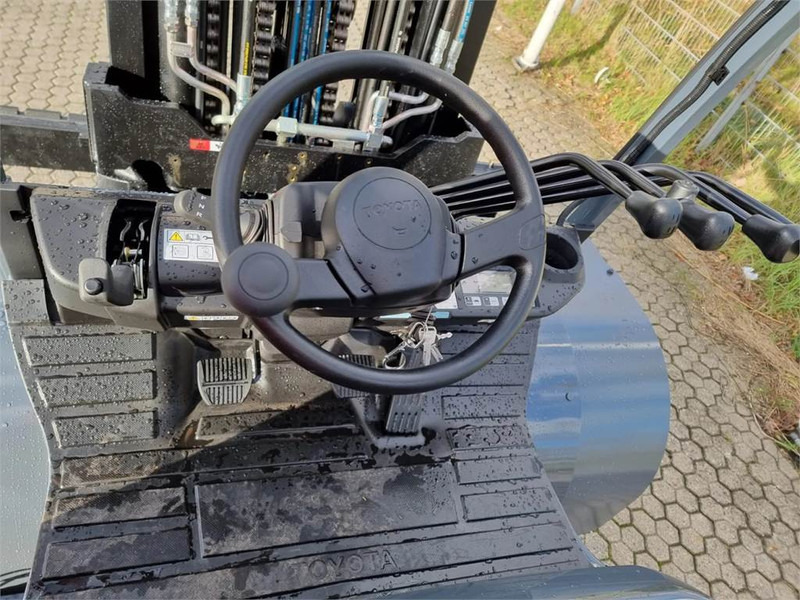 Diesel forklift Toyota 8FD70F: picture 9