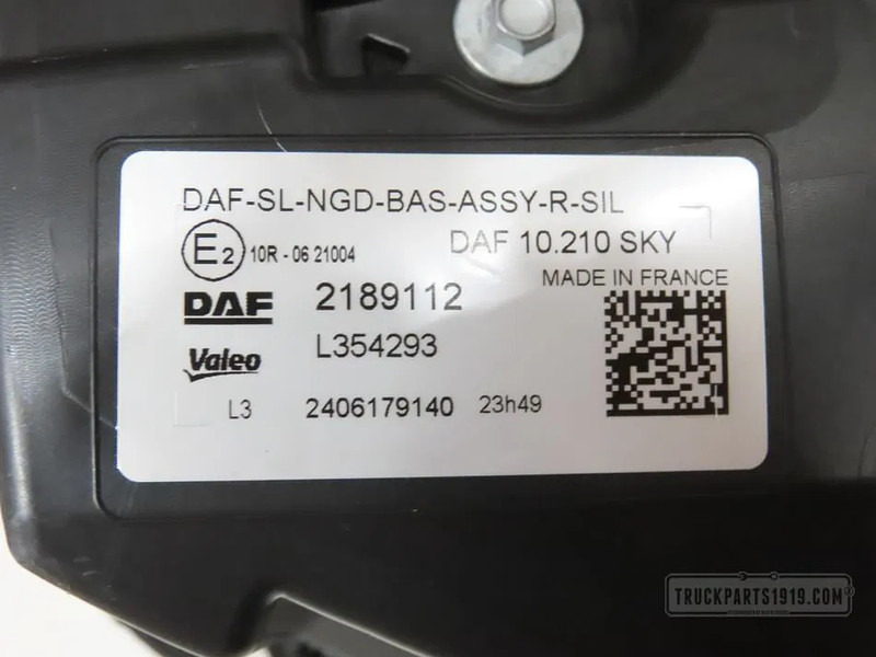 DAF 2189112 Lighting Skylight Re. XG - Lights/ Lighting for Truck: picture 2 DAF 2189112 Lighting Skylight Re. XG - Lights/ Lighting for Truck: picture 2