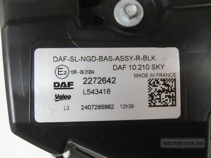 DAF 2272642 Lighting Skylight Re. XG - Lights/ Lighting for Truck: picture 2 DAF 2272642 Lighting Skylight Re. XG - Lights/ Lighting for Truck: picture 2