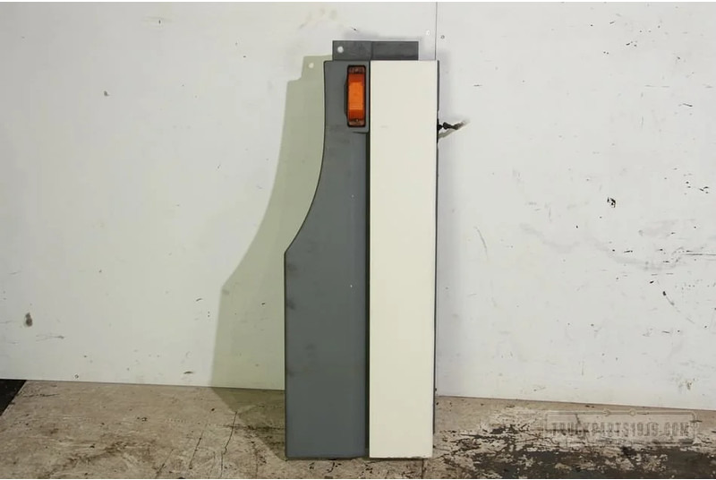 DAF XF Body & Chassis Parts DAF XF Opstapbakplaat li. - Body and exterior for Truck: picture 1 DAF XF Body & Chassis Parts DAF XF Opstapbakplaat li. - Body and exterior for Truck: picture 1