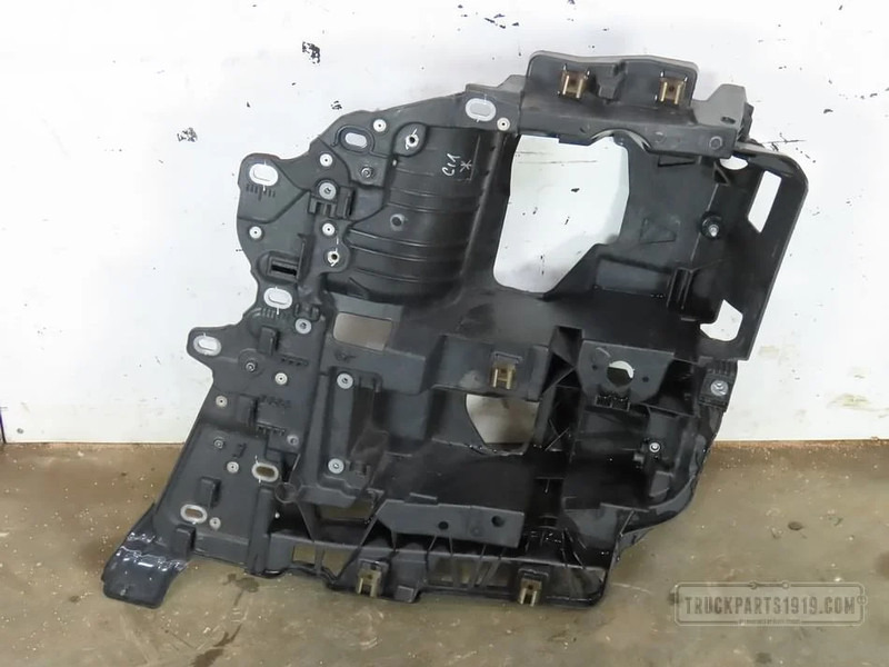 MAN Body & Chassis Parts Koplamp drager Li. - Bumper corner for Truck: picture 1 MAN Body & Chassis Parts Koplamp drager Li. - Bumper corner for Truck: picture 1