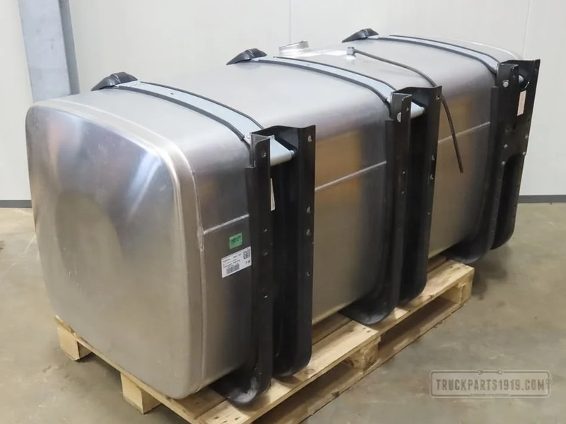 MAN Fuel System Brandstoftank + steunen 710L - Fuel tank for Truck: picture 2 MAN Fuel System Brandstoftank + steunen 710L - Fuel tank for Truck: picture 2