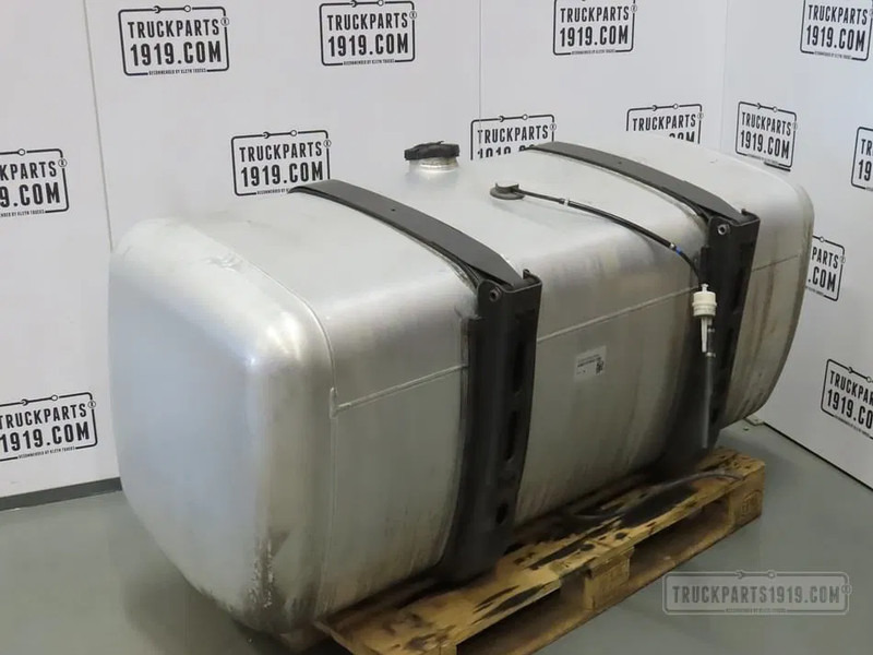 Mercedes-Benz 9604703903 Brandstoftank + steunen 630L - Fuel tank for Truck: picture 2 Mercedes-Benz 9604703903 Brandstoftank + steunen 630L - Fuel tank for Truck: picture 2