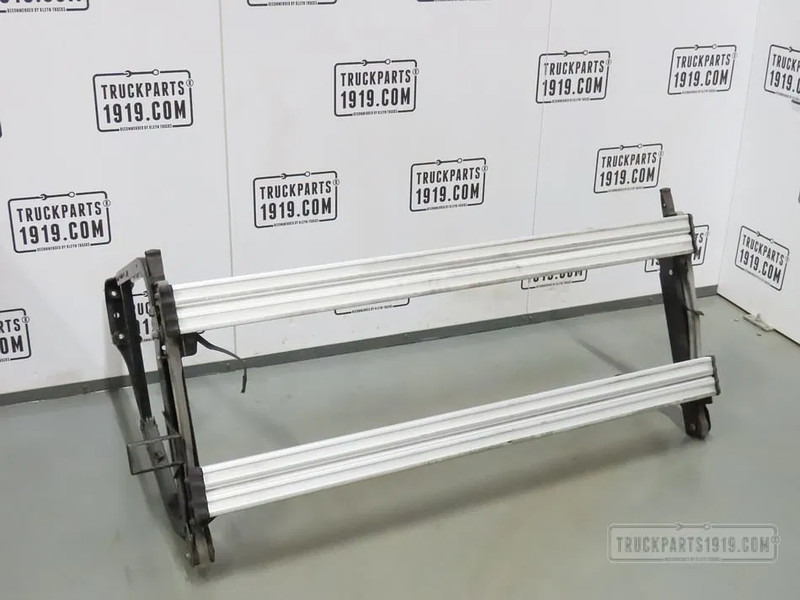 Volvo 21234592 Zijafscherming Re. Volvo - Body and exterior for Truck: picture 1 Volvo 21234592 Zijafscherming Re. Volvo - Body and exterior for Truck: picture 1