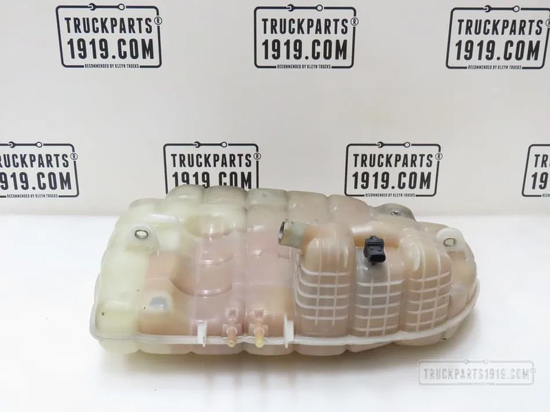 Volvo 22821828 | Koelexpansievat FM - Expansion tank for Truck: picture 2 Volvo 22821828 | Koelexpansievat FM - Expansion tank for Truck: picture 2