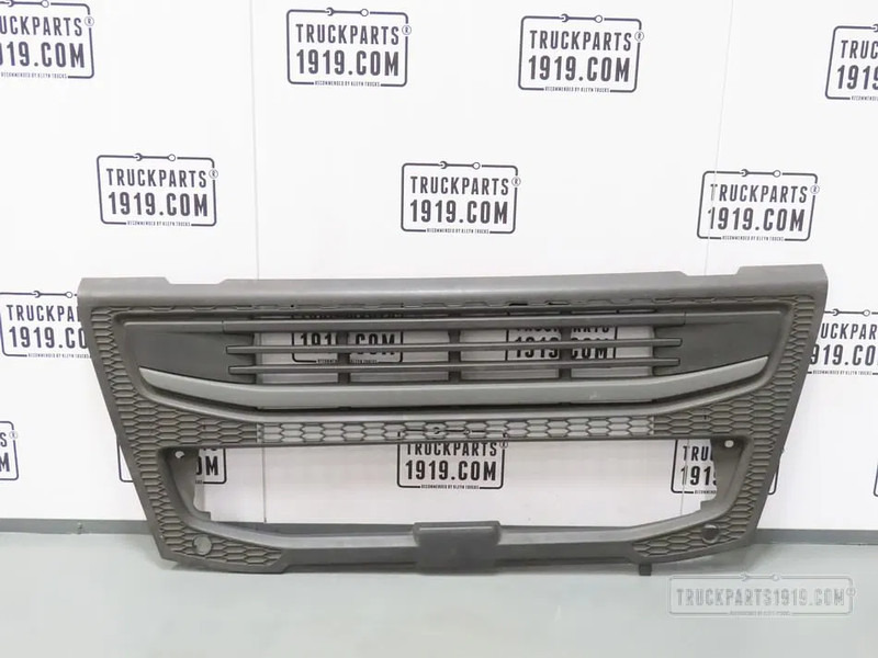 Volvo 82404944 Ondergrille - Grill for Truck: picture 1 Volvo 82404944 Ondergrille - Grill for Truck: picture 1