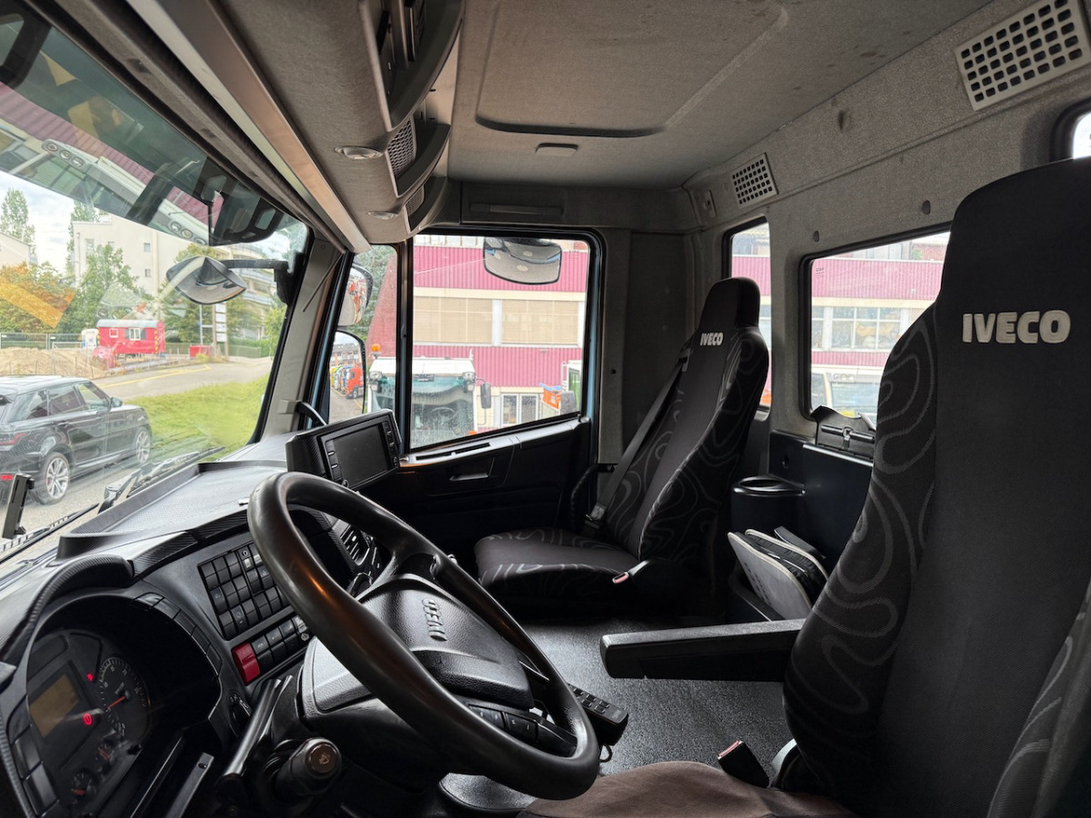 IVECO 340T45 Trakker 8x4 - Hook lift truck: picture 4 IVECO 340T45 Trakker 8x4 - Hook lift truck: picture 4