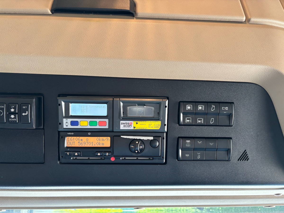 Box truck MERCEDES Actros 1848: picture 10