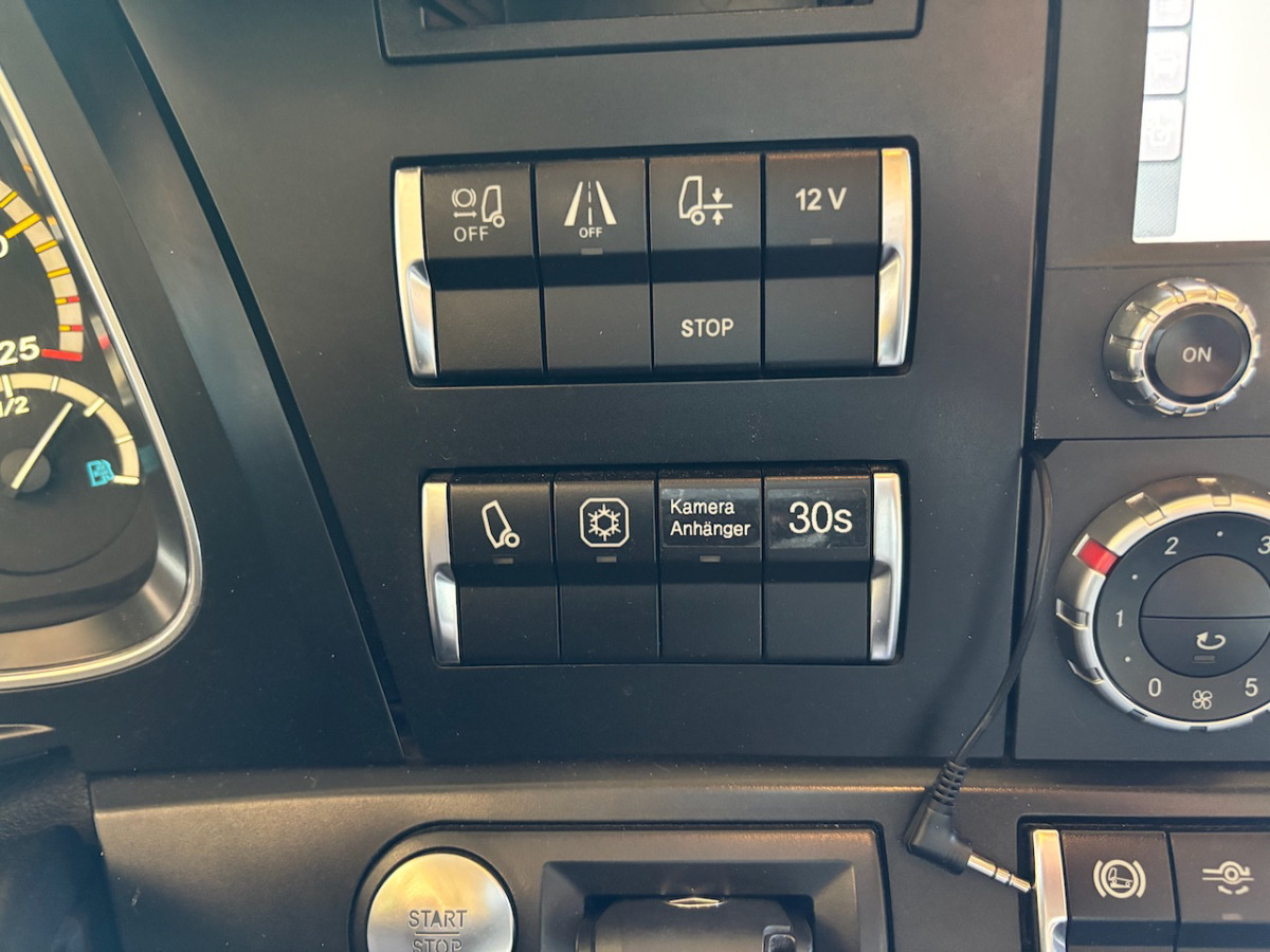 Box truck MERCEDES Actros 1848: picture 12