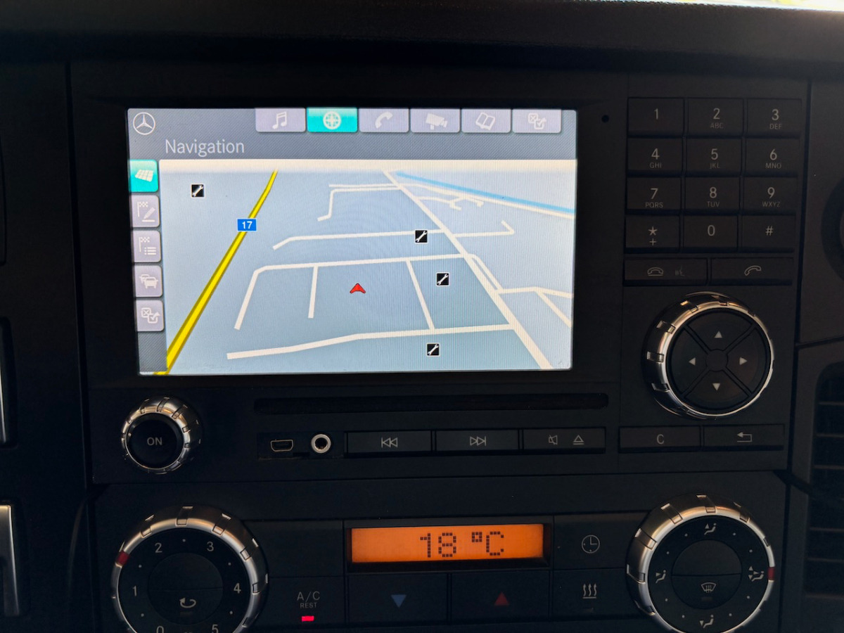 Box truck MERCEDES Actros 1848: picture 11