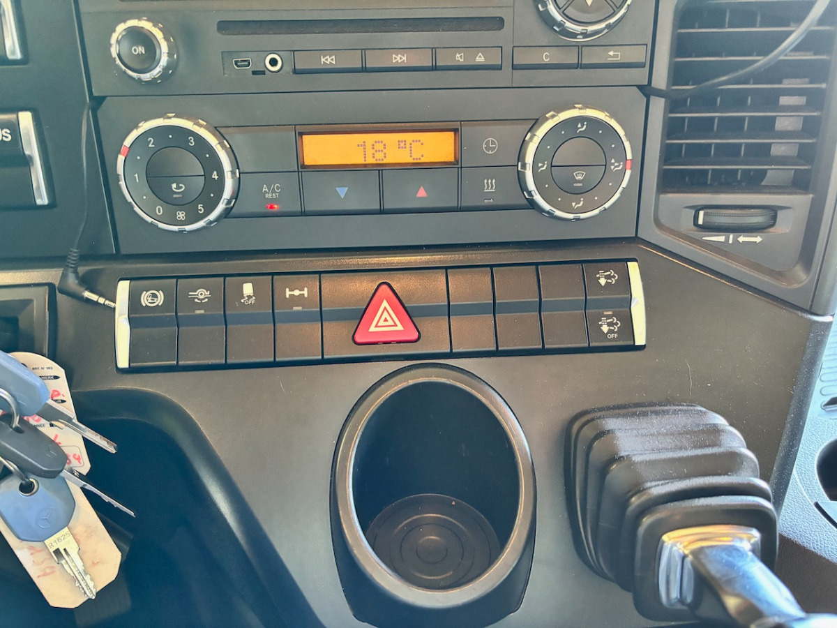 Box truck MERCEDES Actros 1848: picture 13