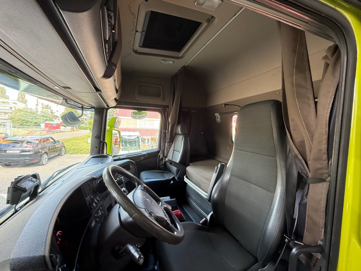 SCANIA R490     8x4 - Hook lift truck: picture 3 SCANIA R490     8x4 - Hook lift truck: picture 3
